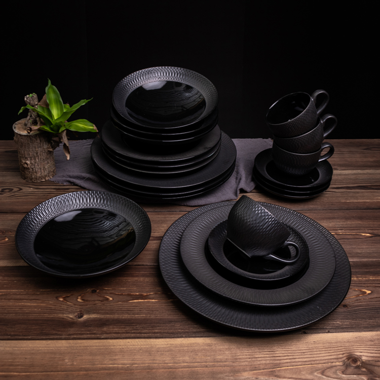 Black dinnerware sets (1)