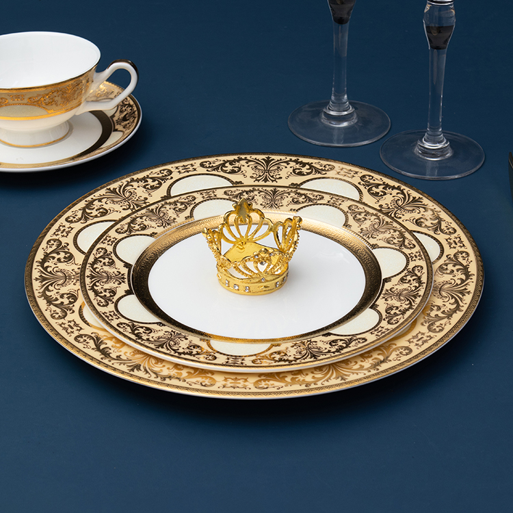 Factory Luxury Bone China plates with gold