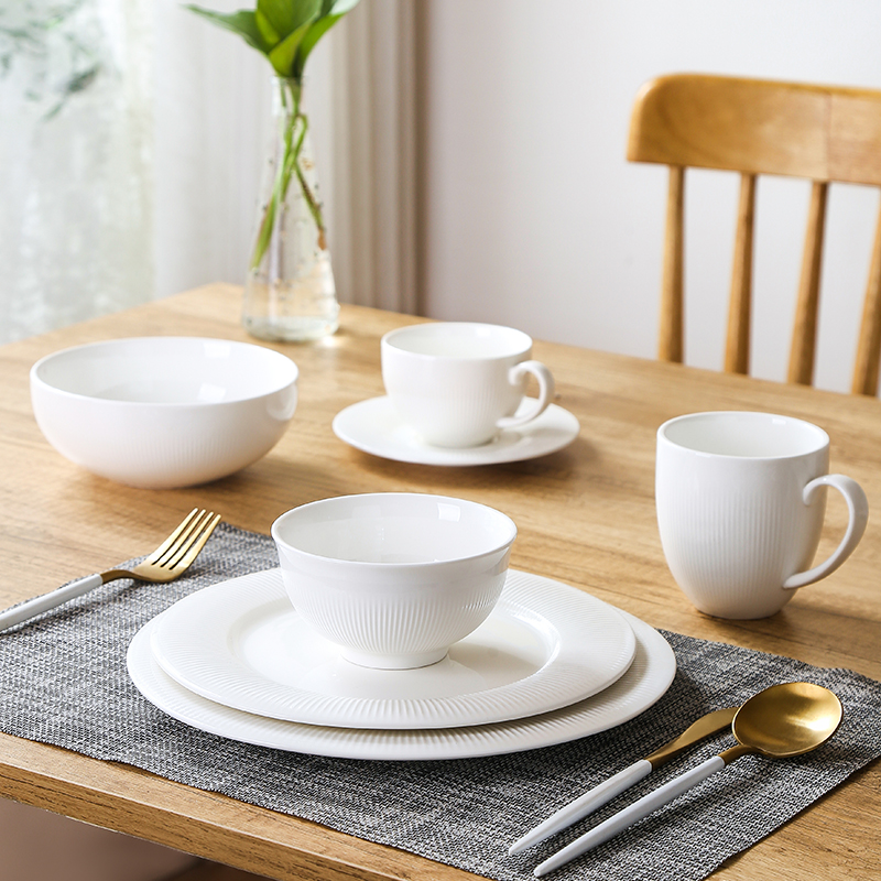 White porcelain dinner sets