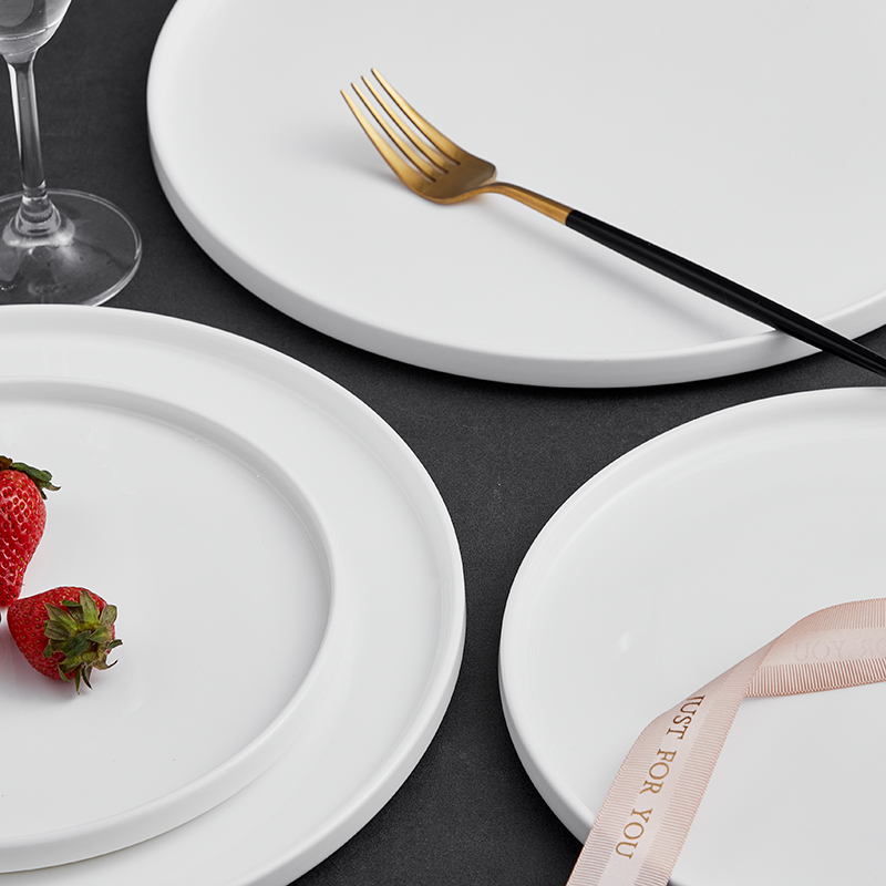 White ceramic restaurant plates dinnerware