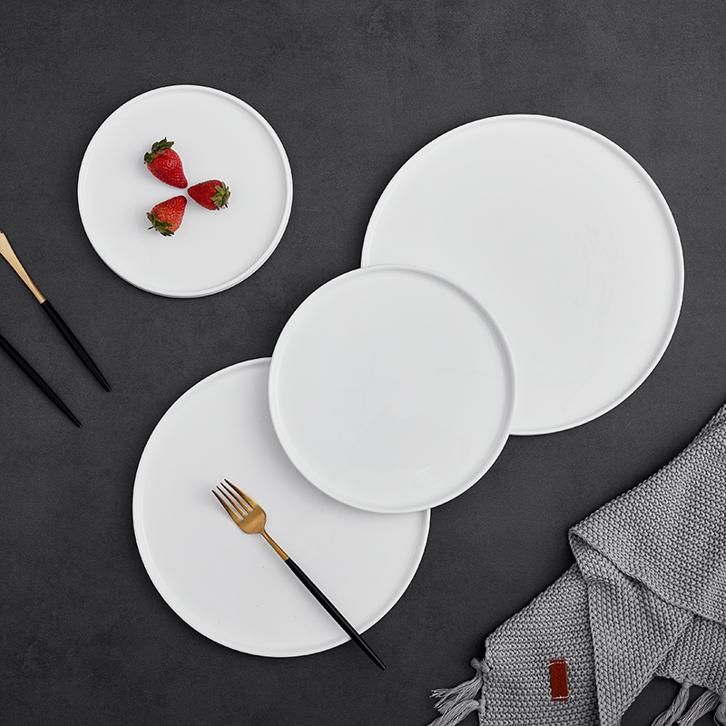 White ceramic restaurant plates dinnerware