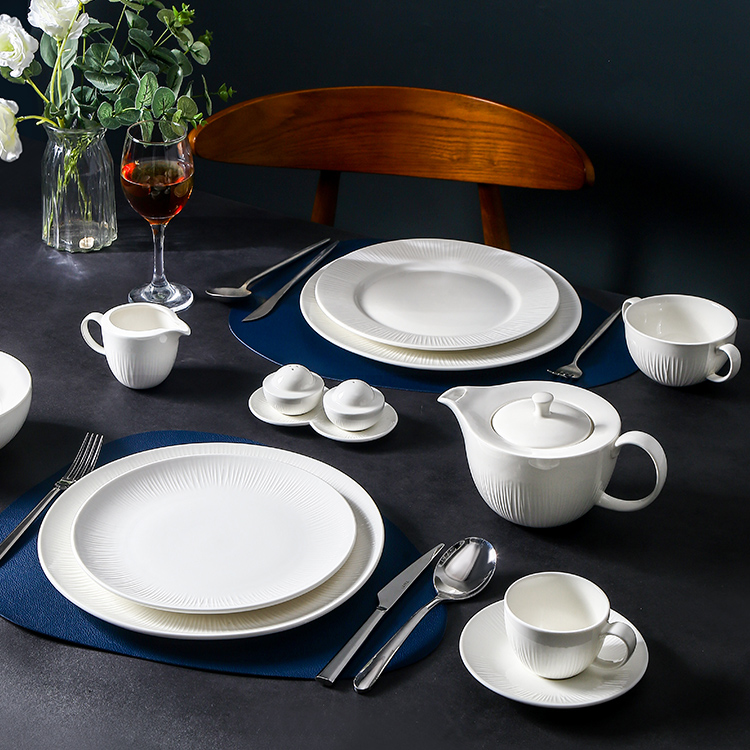 White porcelain dinner sets with texture