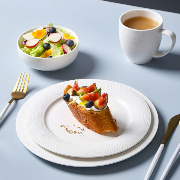 Porcelain vs. Ceramic Plates Pito