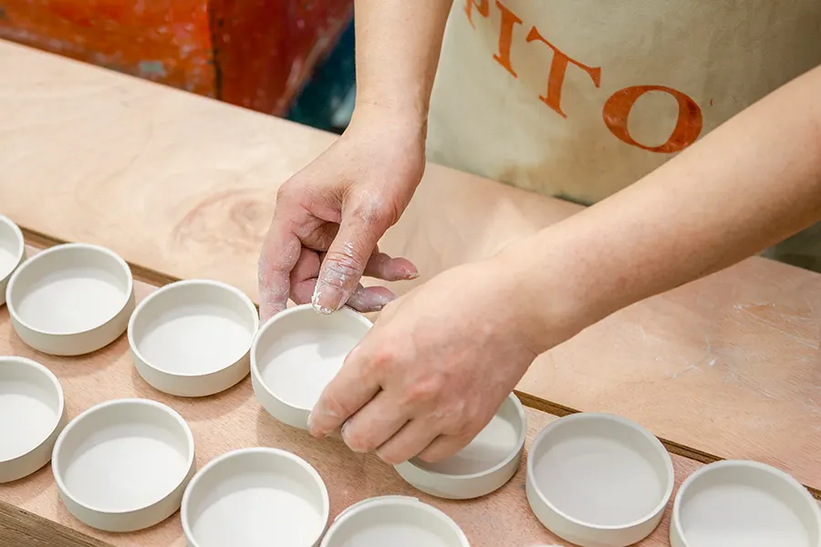 la producción de vajillas de cerámica