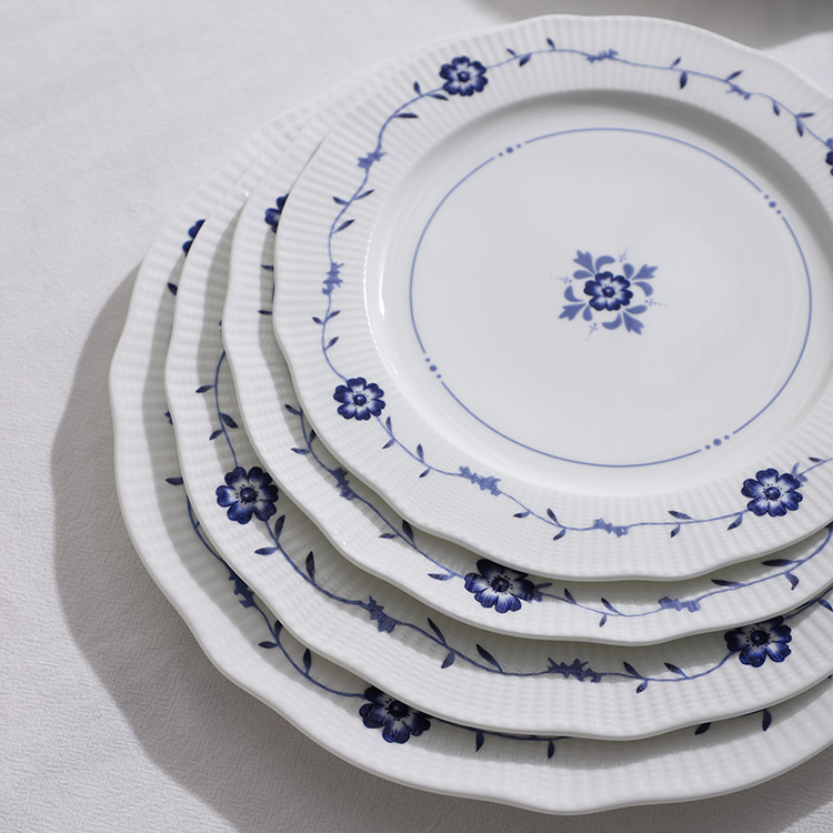 Luxury Design European Royal Butterfly Bone China Dinnerware Set