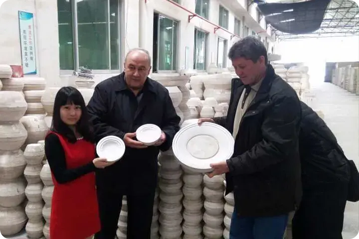 customer holding the ceramic plates