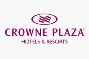 El logo de Crowne Plaza.