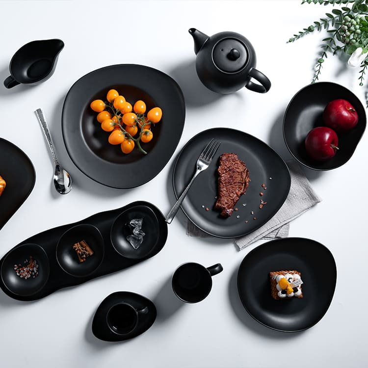 Azure Collection black dinner set (2)