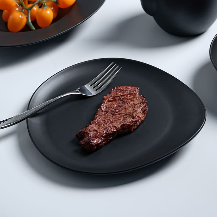 Azure collection dinner plate black (1)