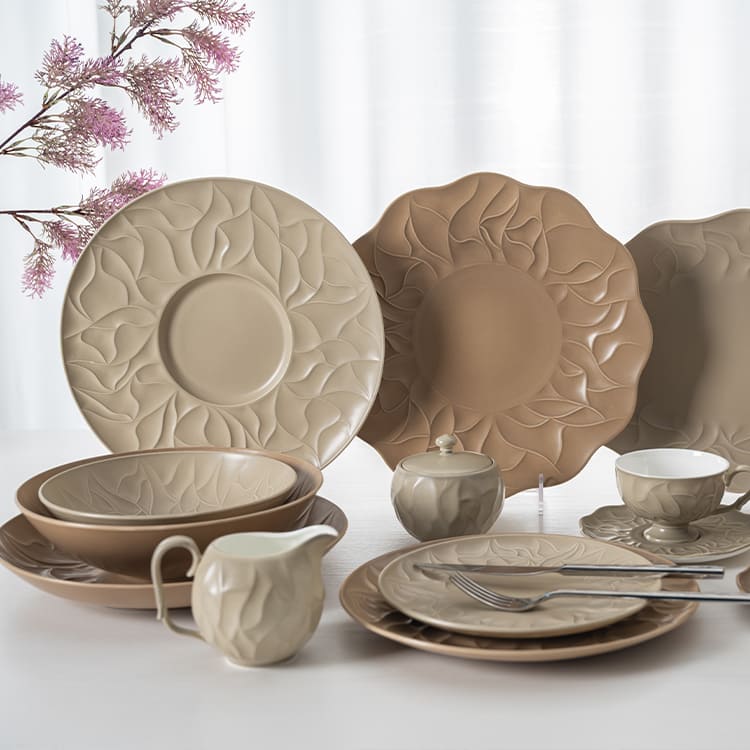 Vientiane Flower Shaped Plate Bone China (1)