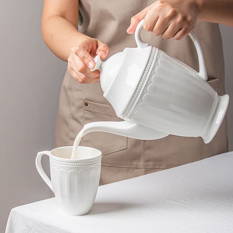 Roman White Teapot (3)