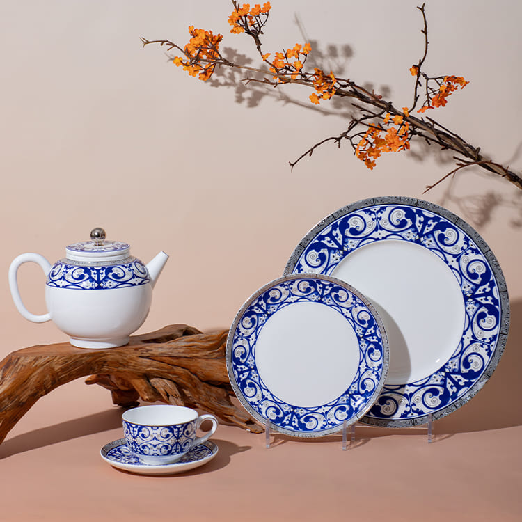 Blue and White Chinese Porcelain Dinnerware (1)