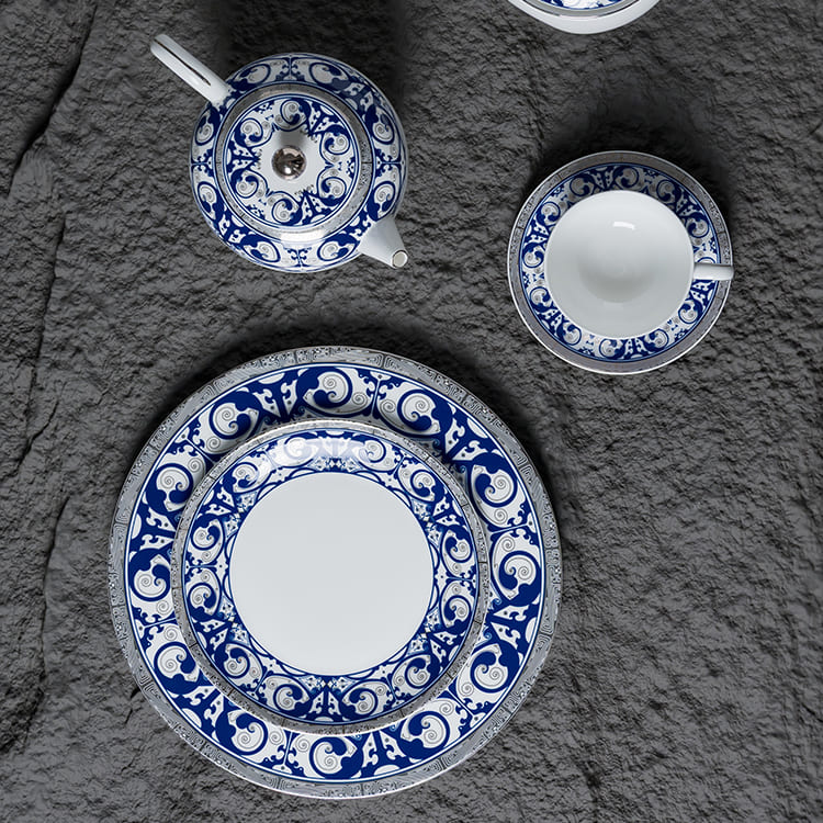 Blue and White Chinese Porcelain Dinnerware (4)