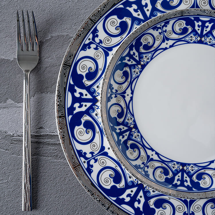 Blue and White Chinese Porcelain Dinnerware (6)