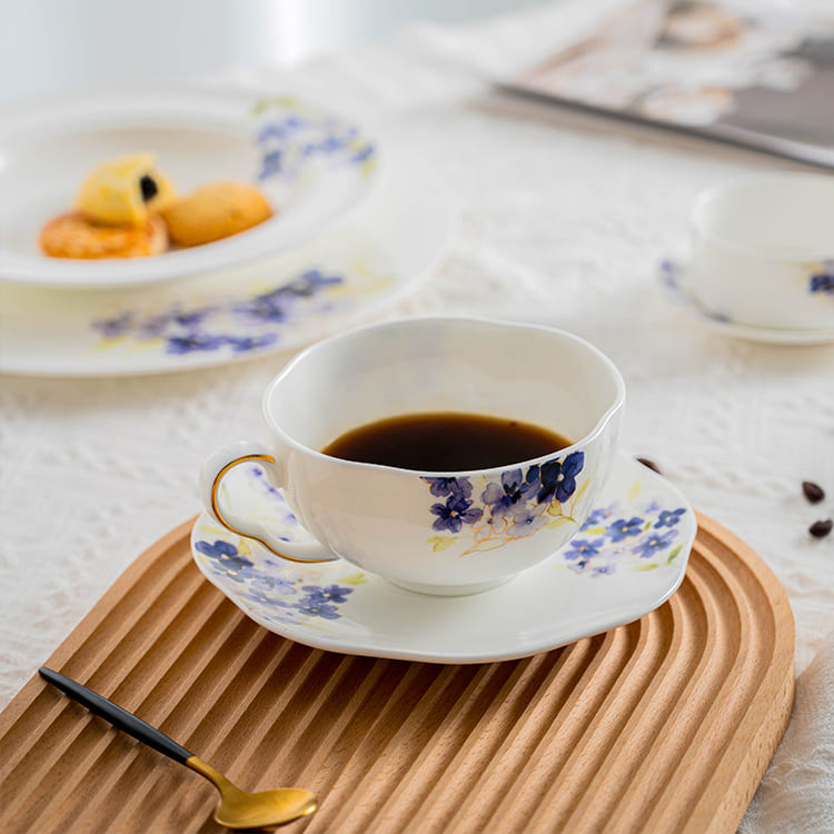 White Plate with Blue Flowers Bone China Dinnerware (6)