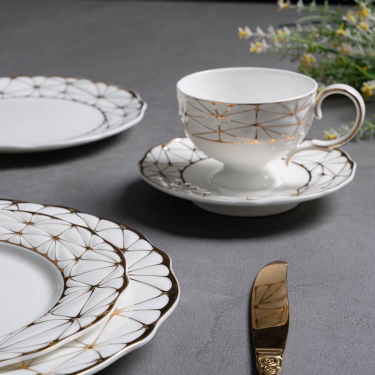 Ethereal White Plate with Gold Rim (3)