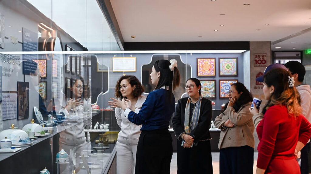 PITO Hosts Blue and White Porcelain Intangible Heritage Experience (19)