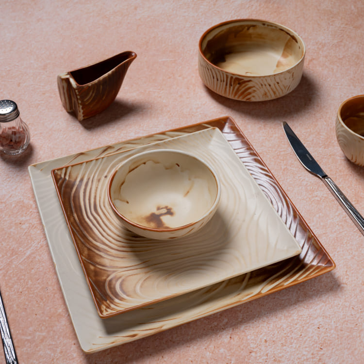 Quadratischer Teller aus glasiertem Porzellan mit Holzmaserung (1)