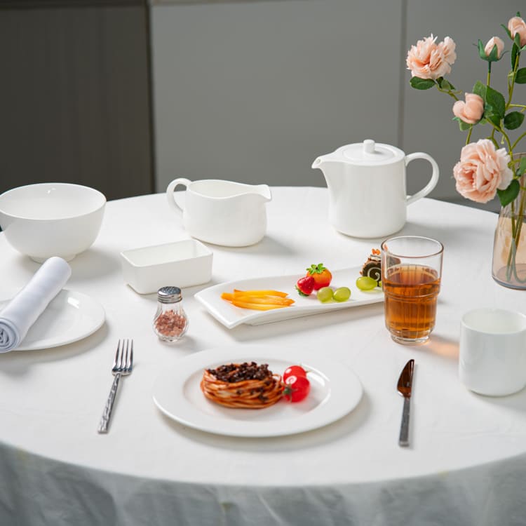 Fine Porcelain Gravy Boat (1)