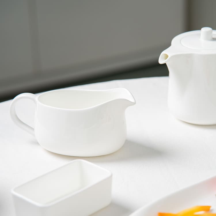 Fine Porcelain Gravy Boat (2)