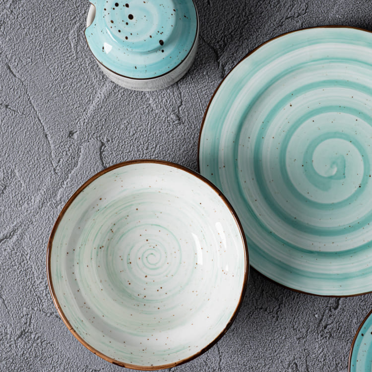 Spiral Pattern Blue and White Plates (1)