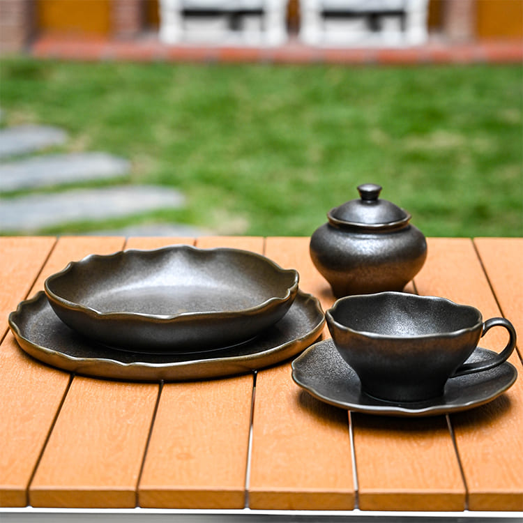 Matte Black Plate Set (2)