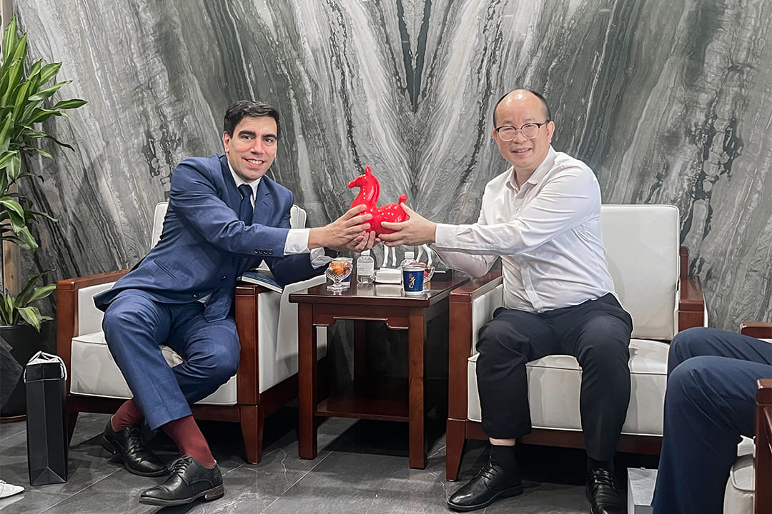 PITO Hosts Uruguayan Consul General, Showcasing the Fusion of Ceramic Heritage and Modern Design (3)