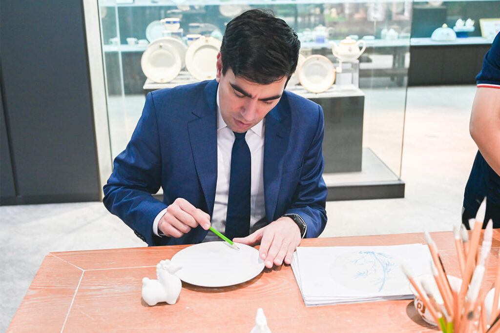 PITO Hosts Uruguayan Consul General, Showcasing the Fusion of Ceramic Heritage and Modern Design (7)