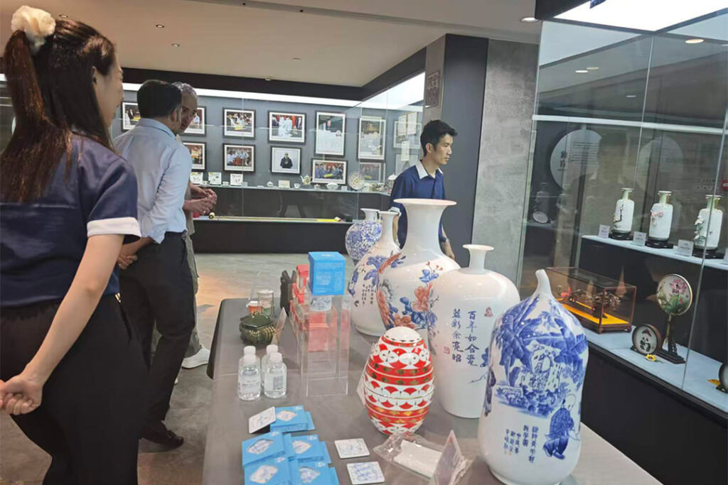 PITO Welcomes Vice Mayor of Elche Spain Advancing China–Spain Cultural and Trade Exchange Through Porcelain (7)