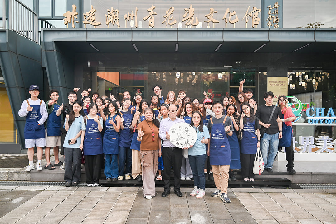 French Students Experience Chaozhou Blue and White Porcelain at PITO (19)