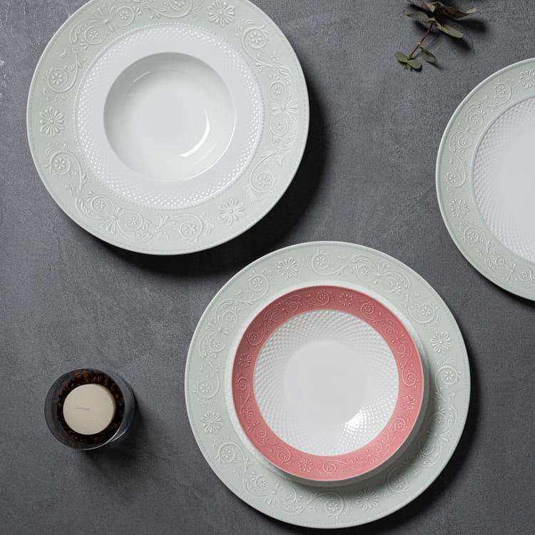 Constella Embossed Bone China Plates (3)