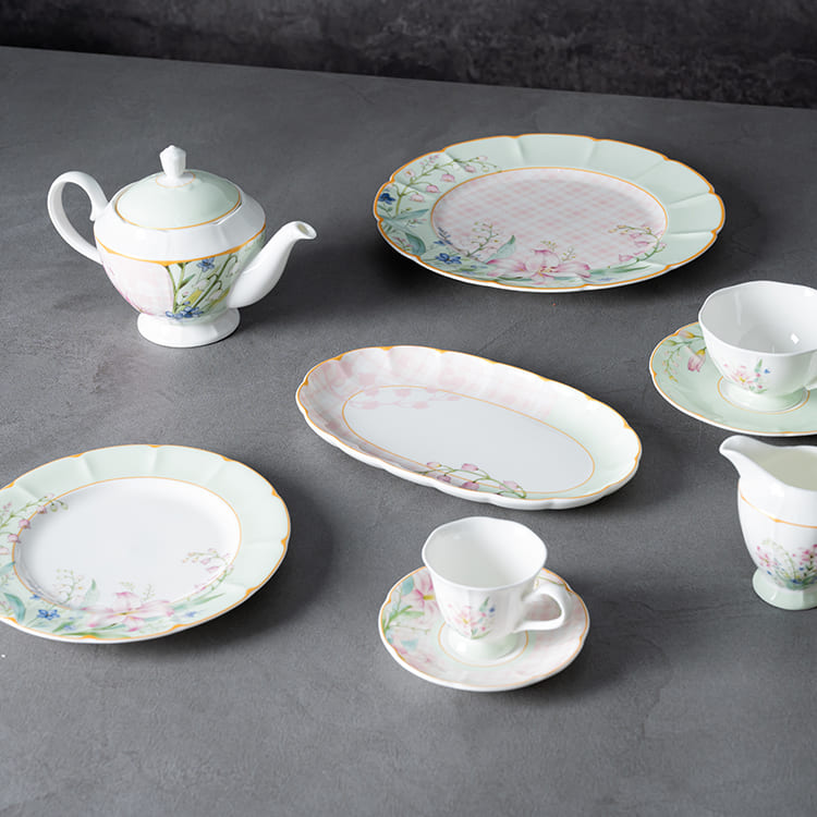 Floral Bone China Dinnerware (3)