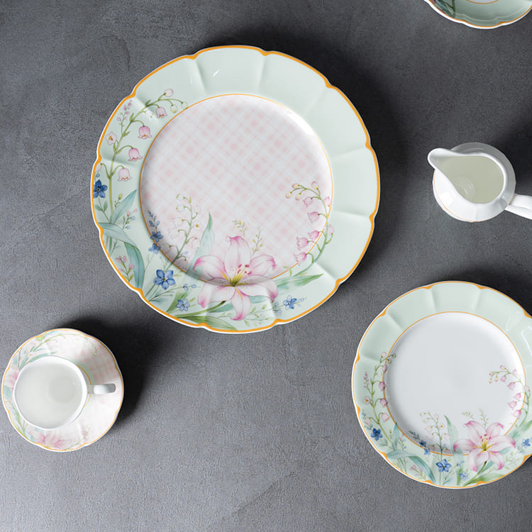 Floral Bone China Dinnerware (4)