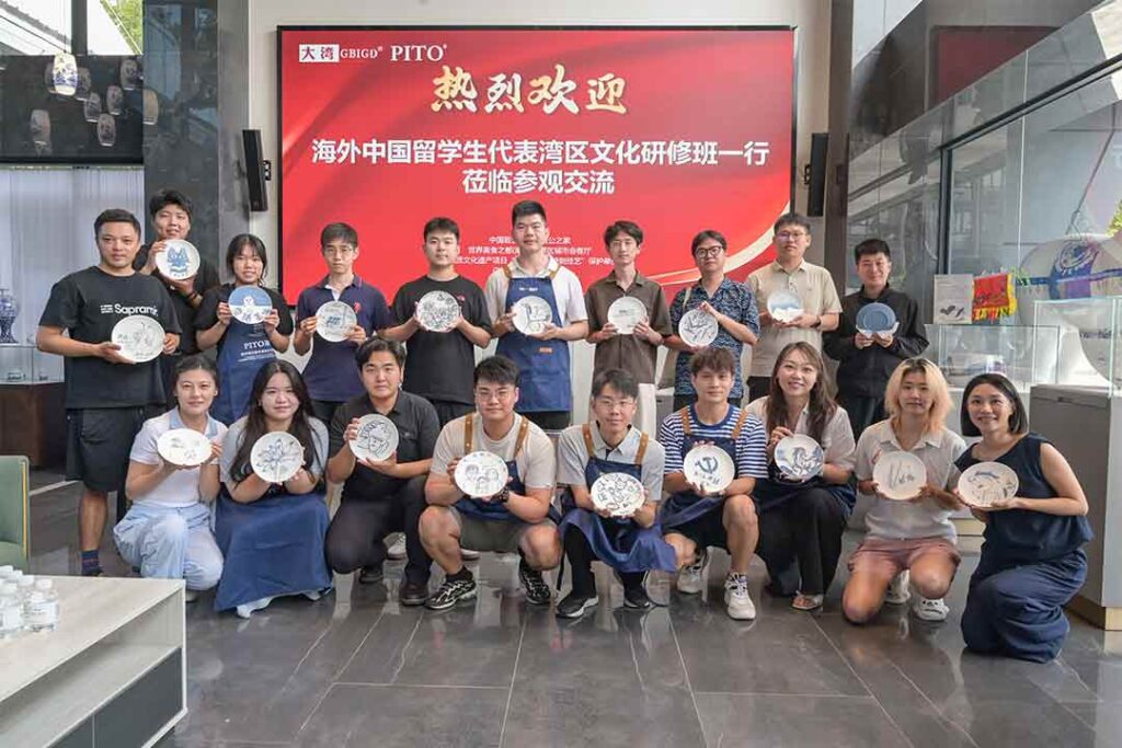 International Students Explore Chaozhou Porcelain Culture at PITO (11)
