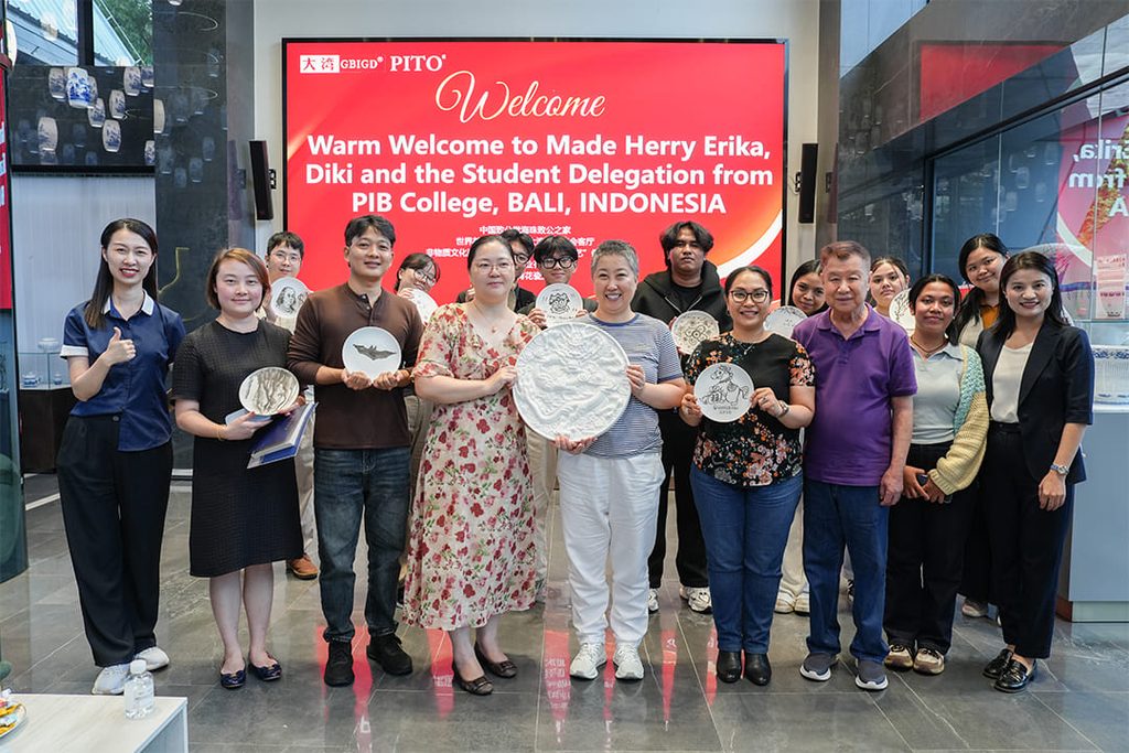 PIB College Visits PITO to Explore the Contemporary Expression of Chaozhou Blue and White Porcelain (1)