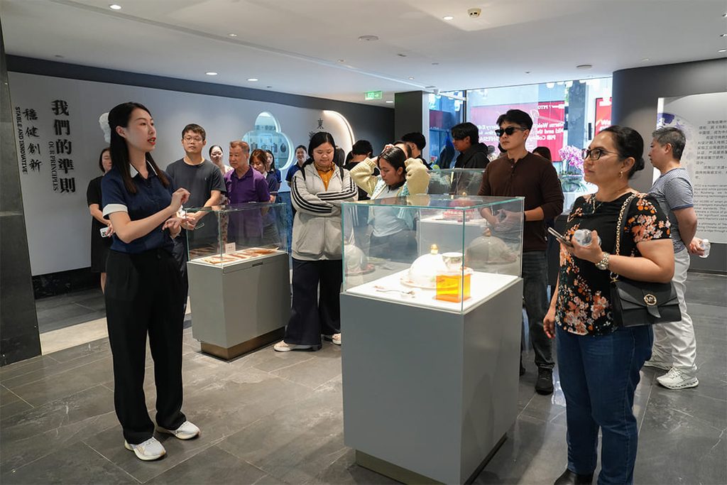 PIB College Visits PITO to Explore the Contemporary Expression of Chaozhou Blue and White Porcelain (2)