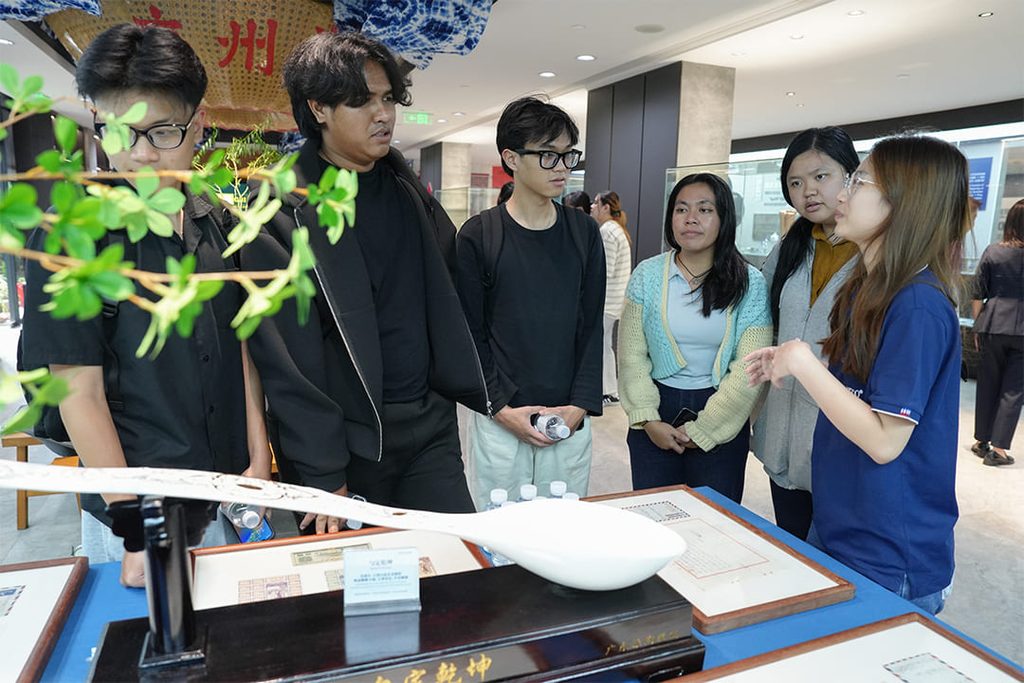 PIB College Visits PITO to Explore the Contemporary Expression of Chaozhou Blue and White Porcelain (3)