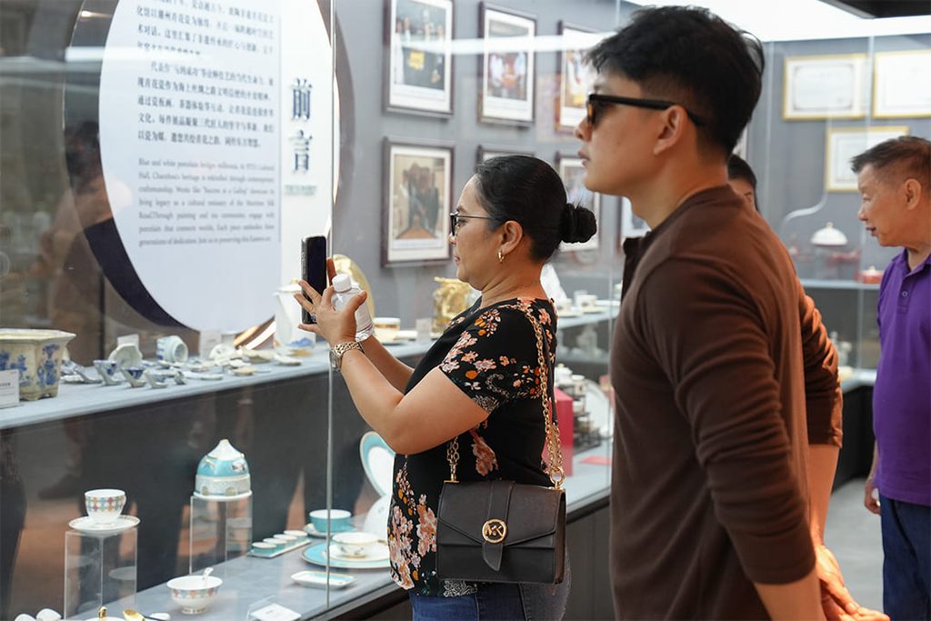 PIB College Visits PITO to Explore the Contemporary Expression of Chaozhou Blue and White Porcelain (4)