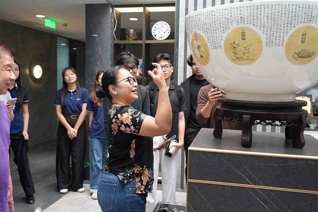 PIB College Visits PITO to Explore the Contemporary Expression of Chaozhou Blue and White Porcelain (5)