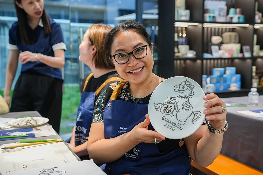 PIB College Visits PITO to Explore the Contemporary Expression of Chaozhou Blue and White Porcelain (9)