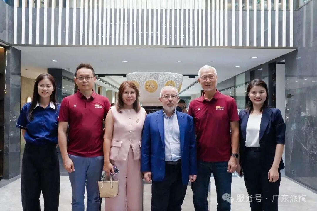 Spanish Consul General Visits PITO to Explore Chaozhou Blue and White Porcelain Heritage (2)