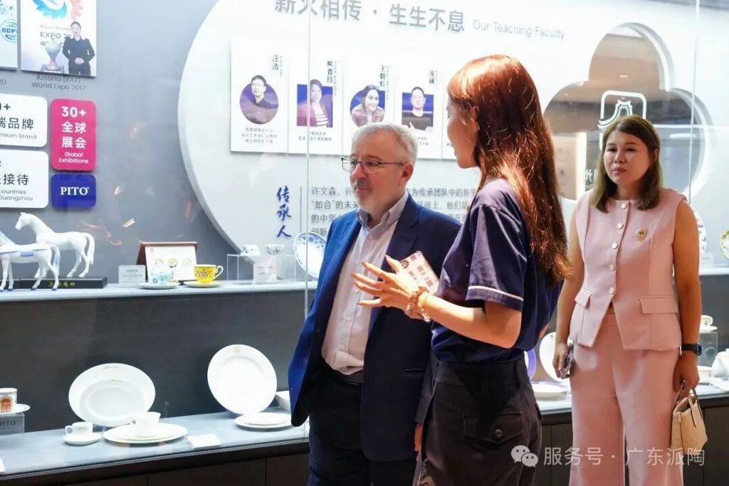 Spanish Consul General Visits PITO to Explore Chaozhou Blue and White Porcelain Heritage (3)